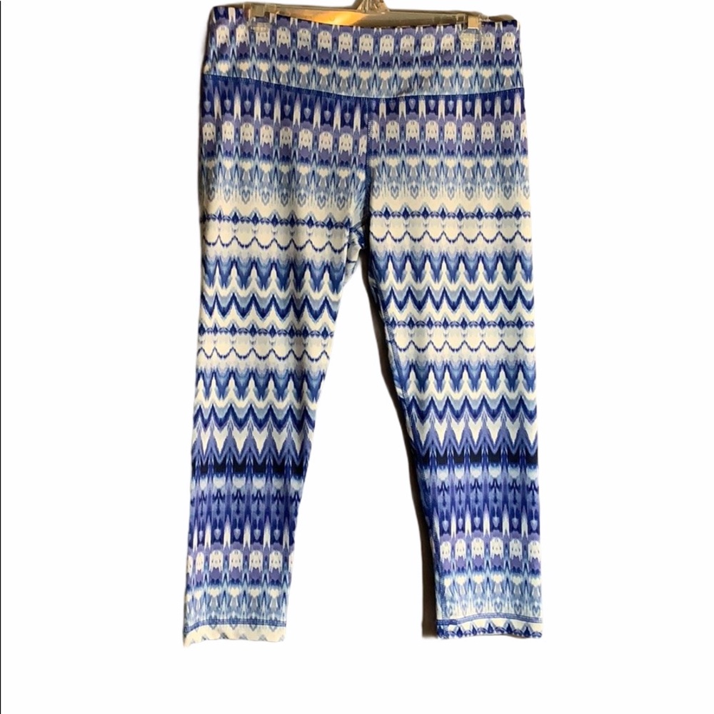 90 Degree Patterned Cropped Leggings Size Large